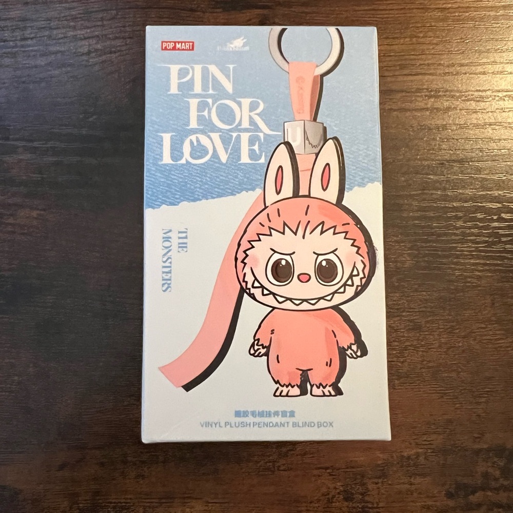 Pop Mart Labubu - Pin for Love